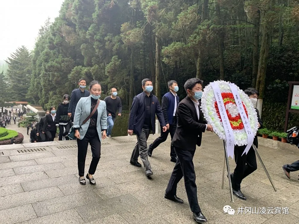 祭奠革命先烈，弘扬井冈精神